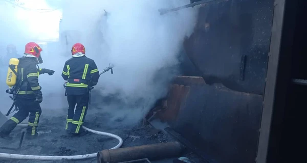 ПВО сбила все дроны-камикадзе над Киевом: обломки повредили жилые дома и автомобили