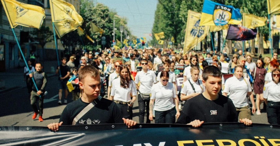 У Києві пройшов марш на підтримку полонених: Чекаємо додому героїв Маріуполя