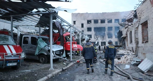 Во время атаки на Днепр Россия обстреляла большую аварийно-спасательную часть