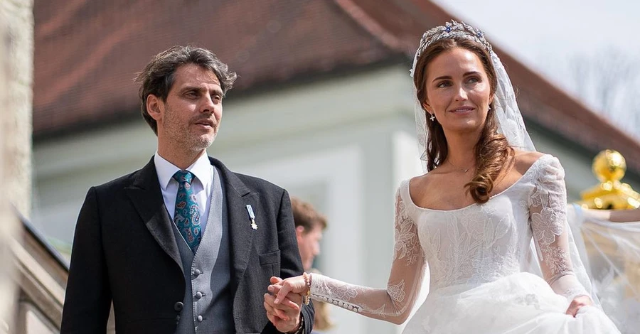 Возлюбленная принца Баварии пошла под венец в фате украинского бренда