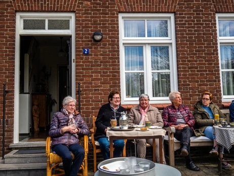 Старість у Європі: чому західні пенсіонери мають можливість жити в своє задоволення