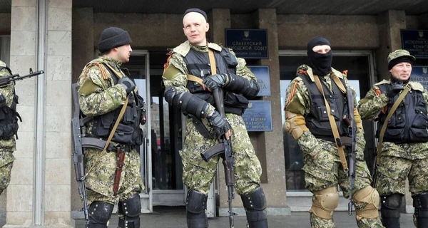 Россияне вывозят из Крыма секретную документацию и шифровальное оборудование 