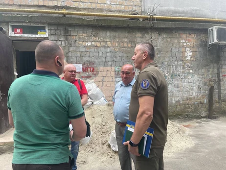 Киевлян призвали звонить по телефону 101, если укрытие не работает во время тревоги