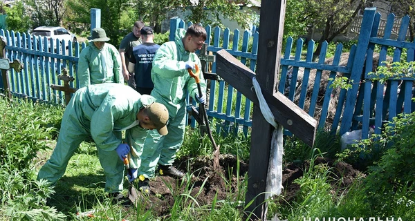 Возле Святогорска эксгумировали тела двух убитых россиянами жителей