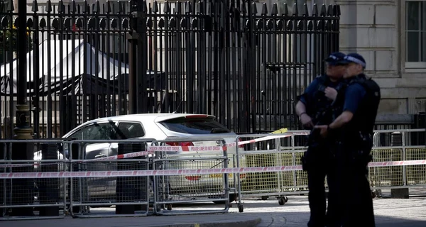 В ограждение резиденции премьера Британии въехал автомобиль