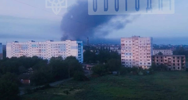 В оккупированном Бердянске ночью и утром раздались взрывы, в местах попаданий сильный пожар