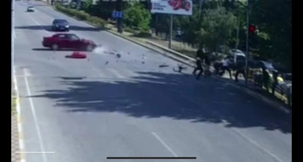 В Обухове 18-летний мотоциклист влетел в пешеходов, пятеро госпитализированных