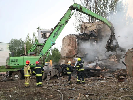 Ракетний удар по Дніпру: рятувальники завершили розбір завалів