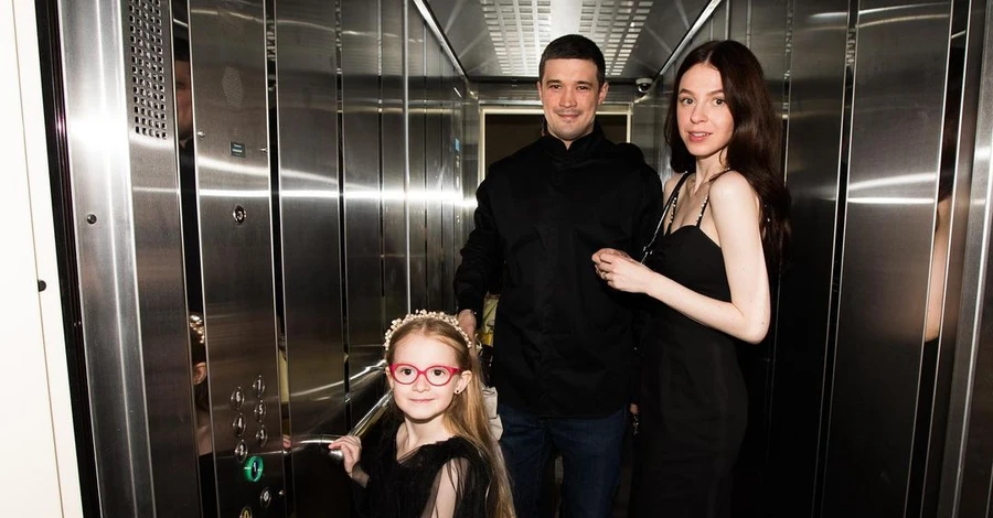 Министр Федоров показал редкие фото с женой и дочерью