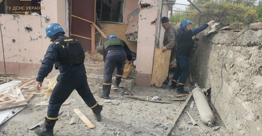 Россияне обстреляли многоэтажку в Запорожской области, есть погибшие и раненые