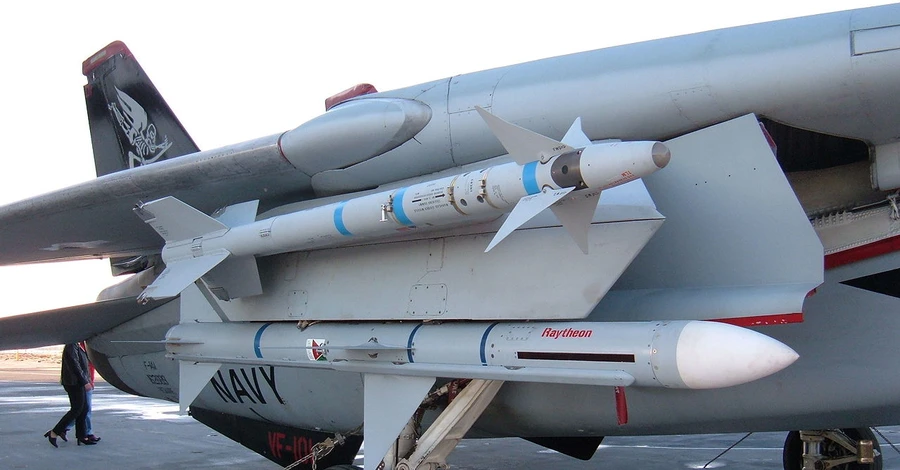 Новые ракеты для Украины: вооружат F-16 и достанут вражеские самолеты-ракетоносители