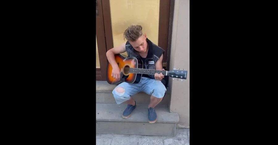 Хлопець з Одеси, який у Львові співав Цоя і послав нардепку через зауваження, вибачився