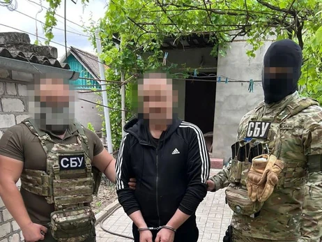 СБУ задержала коллаборанта, пытавшего украинцев в Херсоне