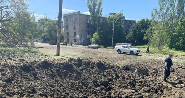 В результате авиаудара по Торецку ранены жители и правоохранители, проезжавшие мимо