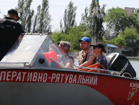Россияне опять обстреляли Херсон - ранены волонтеры, помогавшие пострадавшим от подтопления