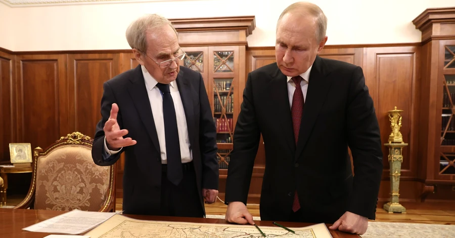 Під санкції РНБО попав голова КС РФ, який показав Путіну карту “без України”