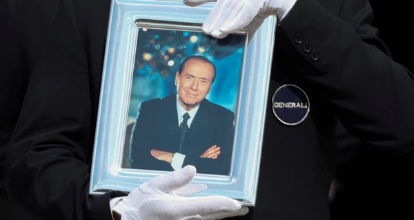 В Милане прощаются с бывшим премьер-министром Италии Сильвио Берлускони