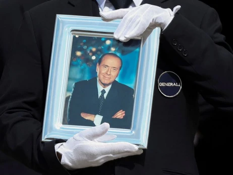 В Милане прощаются с бывшим премьер-министром Италии Сильвио Берлускони
