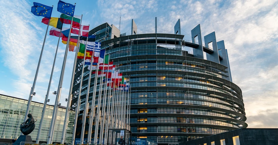 Европарламент принял резолюцию, в которой призвал пригласить Украину в НАТО