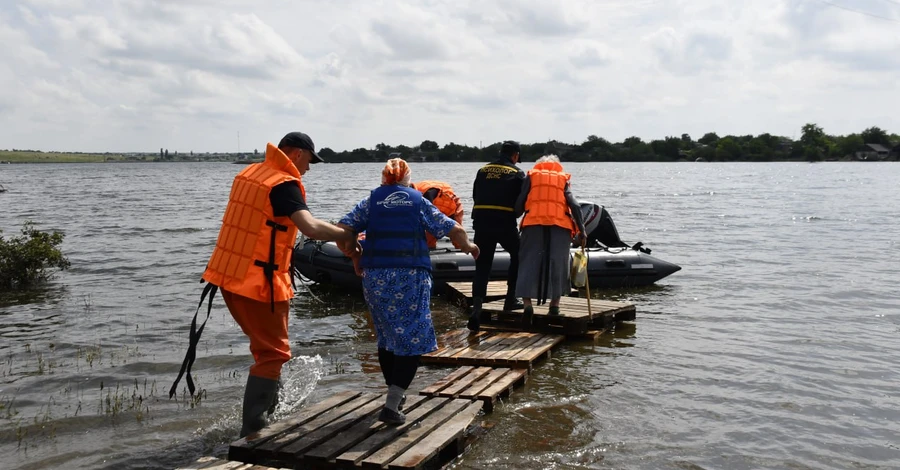 С понедельника в трех областях Украины запретят купаться и ловить рыбу
