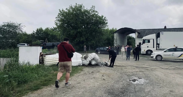 Во Львовской области жители не давали снести памятник колхознице из-за его схожести с Тимошенко