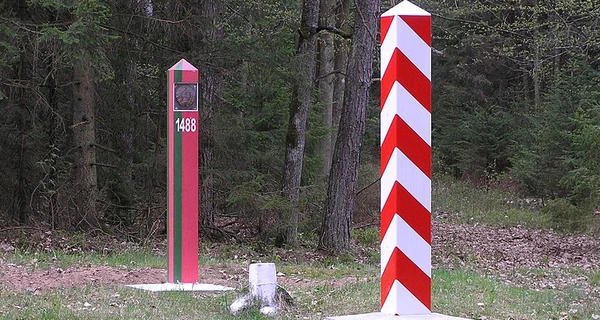 Польские пограничники заявили об обстреле со стороны Беларуси - злоумышленники попали в служебное авто