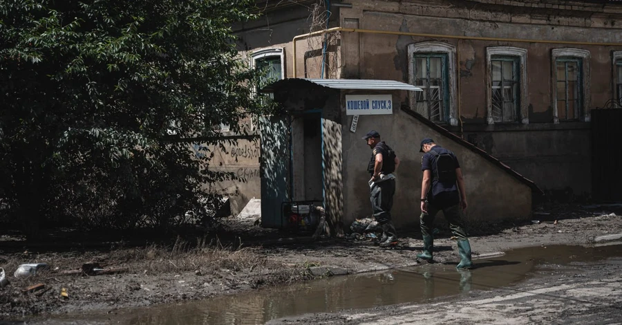 На Миколаївщині та Херсонщині підтопленими залишаються сотні будинків
