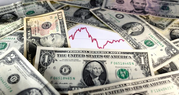 Курс долара у червні: як на валютний ринок вплине руйнація Каховської ГЕС