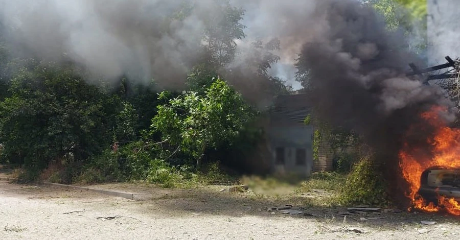 Росіяни атакували житлові квартали Херсона: 12 постраждалих, з них двоє дітей