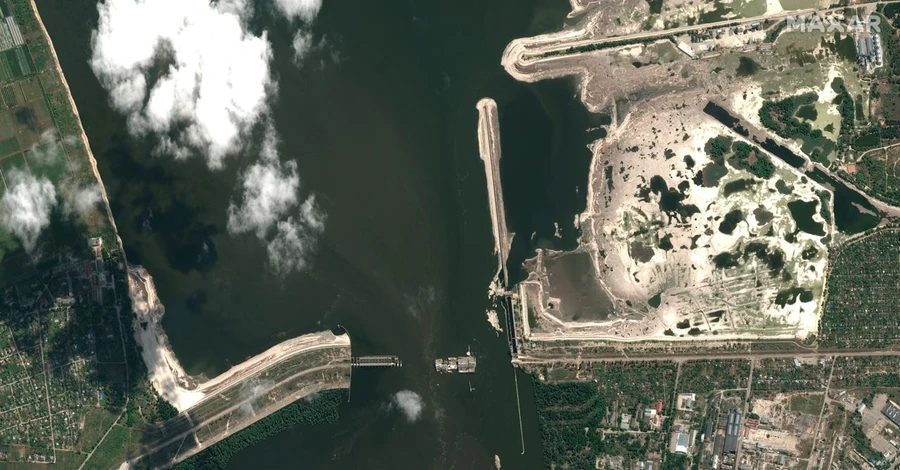 З'явилися нові супутникові знімки підірваної Каховської ГЕС – вода поступово відходить 