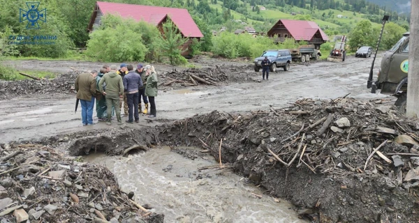 Из-за непогоды горные реки на Прикарпатье размыли дороги