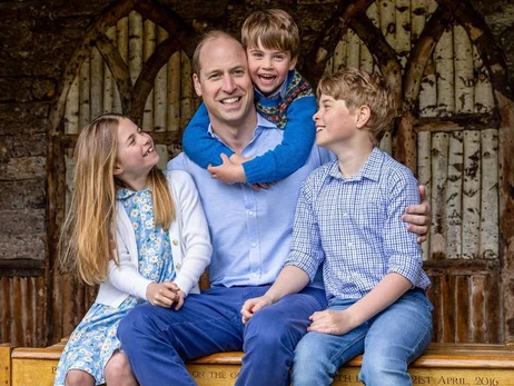 Принц Вільям у День батька показав новий портрет із трьома дітьми