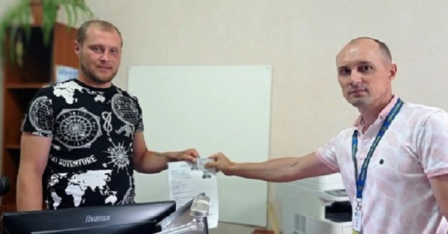 Мешканець Черкащини отримав свій перший паспорт у 28 років,  щоб одружитися та піти воювати