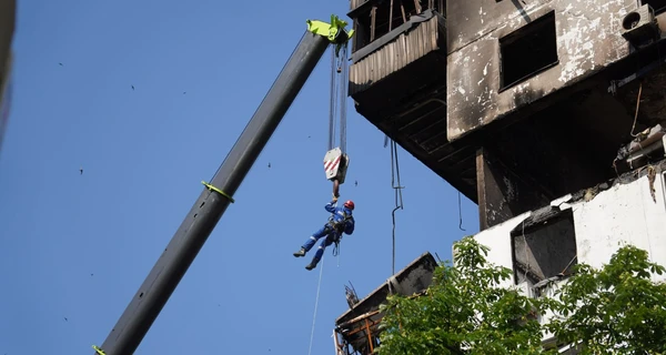 В МВД показали видео первых минут после взрыва многоэтажки в Киеве