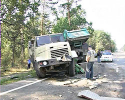 Неуправляемая фура разгромила два грузовика К счастью, обошлось без жертв.