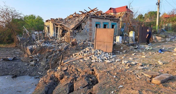 В Днепре в результате ракетной атаки разрушены дома, минимум восемь пострадавших