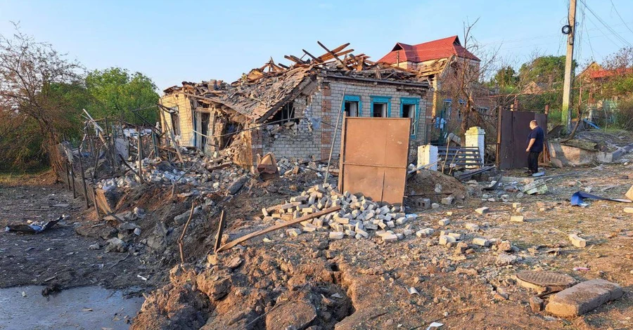 В Днепре в результате ракетной атаки разрушены дома, минимум восемь пострадавших