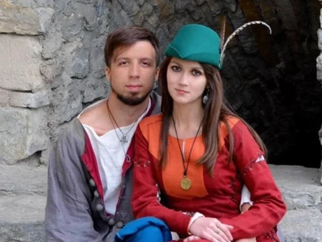 Супруги, тела которых нашли в киевской многоэтажке, занимались исторической реконструкцией костюма