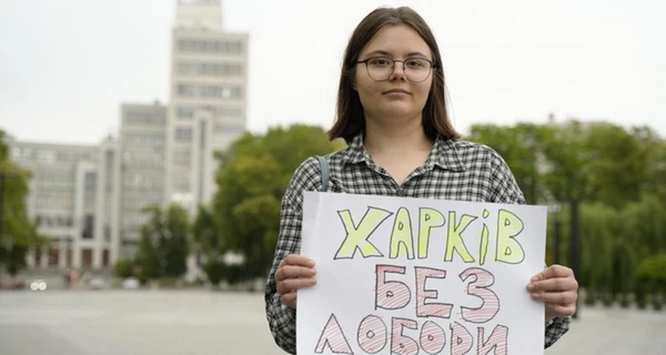 Дівчина, що влаштувала акцію протесту на виступі Лободи в Харкові, відреагувала на пост співачки