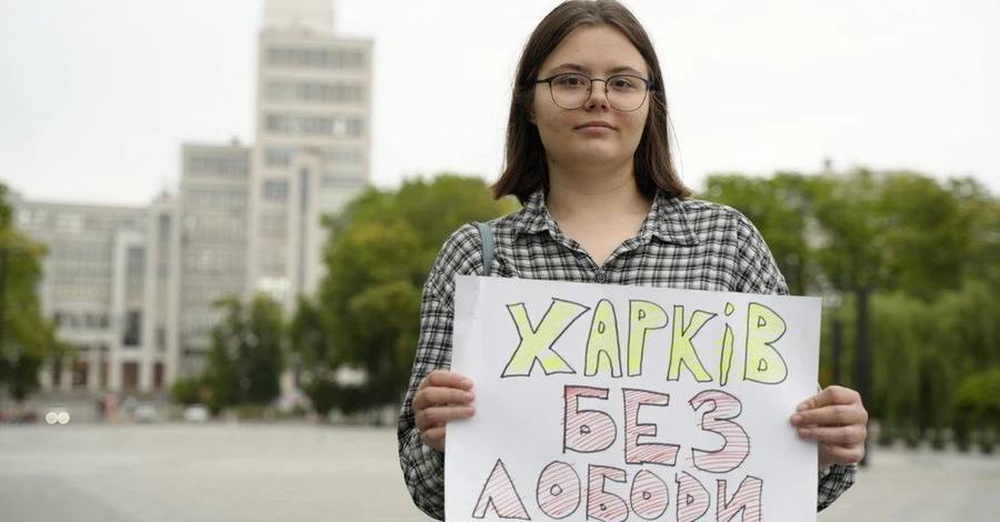 Лобода извинилась перед девушкой с плакатом на концерте в Харькове 