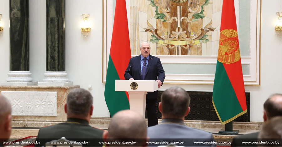 Лукашенко хоче, щоб “вагнерівці” приїхали та навчали білоруських військових