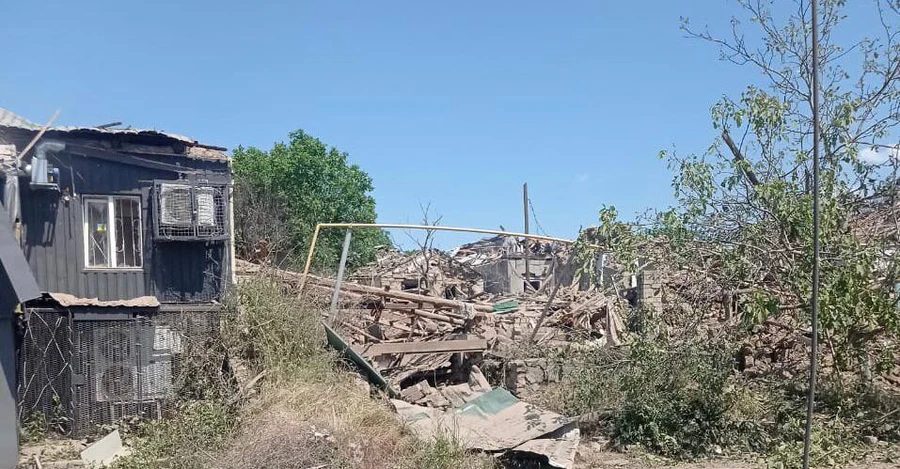 Росіяни обстріляли житлові будинки у Херсоні, постраждали двоє дітей 