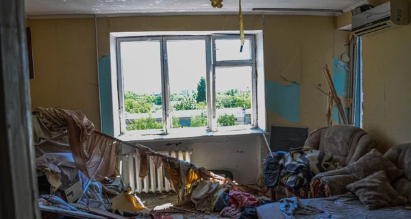 В Херсоне четыре человека ранены в результате обстрела многоэтажки 