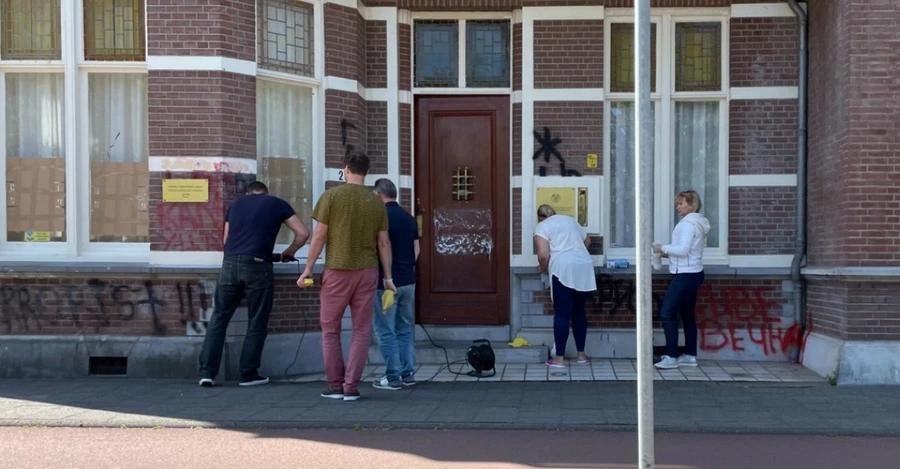 У Нідерландах розгромили посольство Білорусі