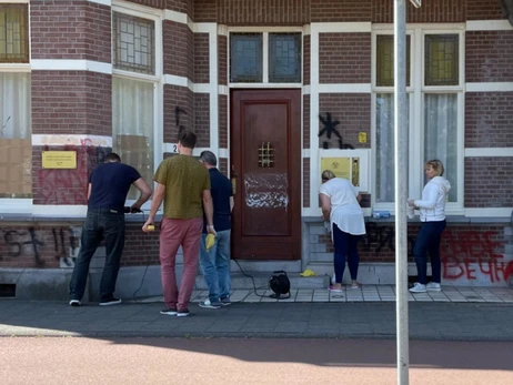 В Нидерландах разгромили посольство Беларуси