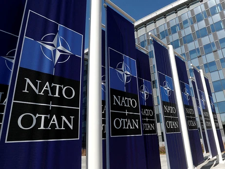 Зеленский обратился к Байдену с призывом немедленно пригласить Украину в НАТО