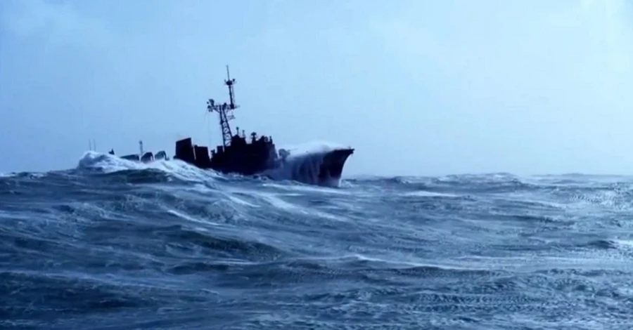РФ тримає у Чорному морі дев'ять бойових кораблів