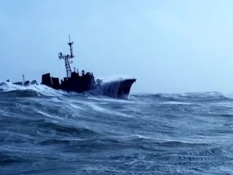 РФ держит в Черном море девять боевых кораблей