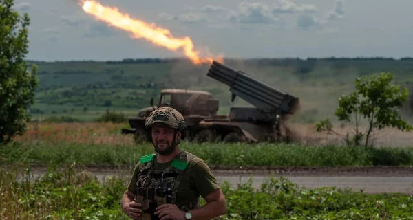 За сутки в Украине уничтожены около 700 российских военнослужащих и 36 артсистем врага