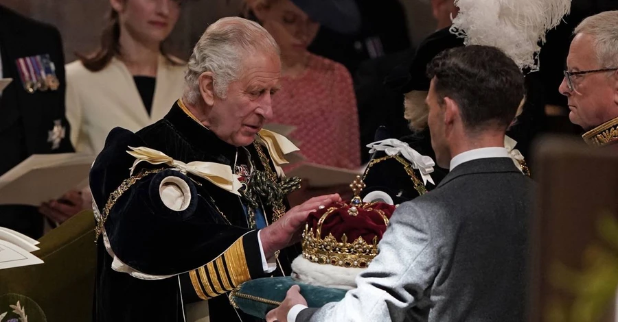 Теперь - в Шотландии: Чарльза III и Камиллу во второй раз короновали
